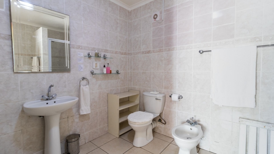 8 Bedroom Property for Sale in Country Club Western Cape